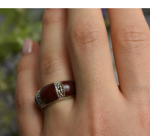 925 Sterling Silver Burgundy Coral & Marcasites Ring Size 7