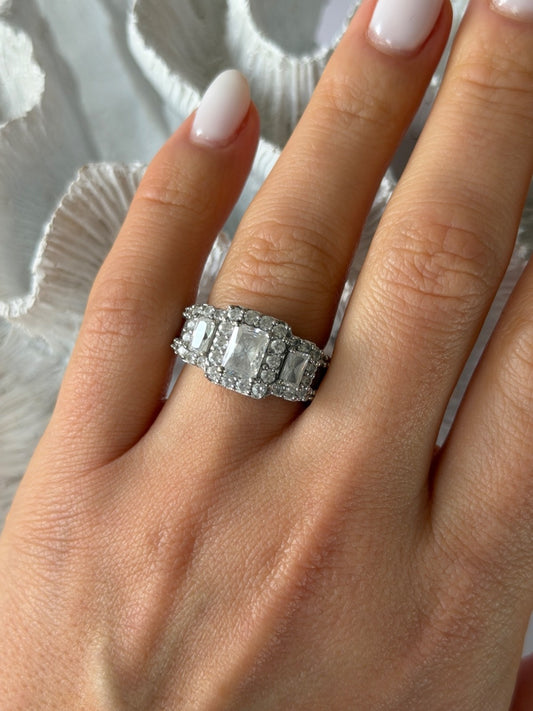 925 Sterling Silver White Topaz Ring Size 7