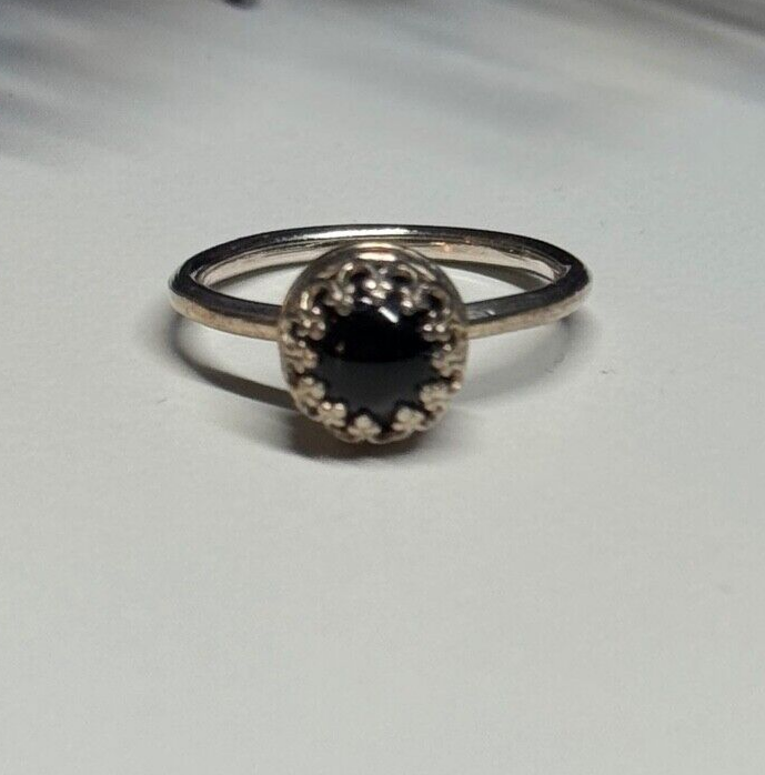 925 STERLING SILVER ONYX  RING SIZE 7.5