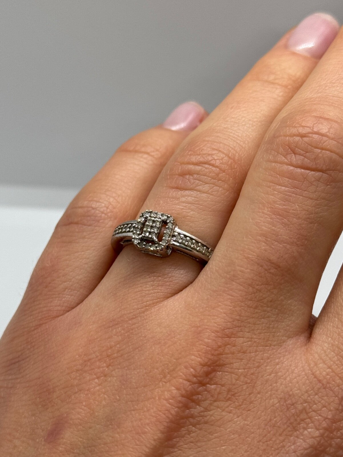 925 Sterling Silver White Sapphire Ring Size 6