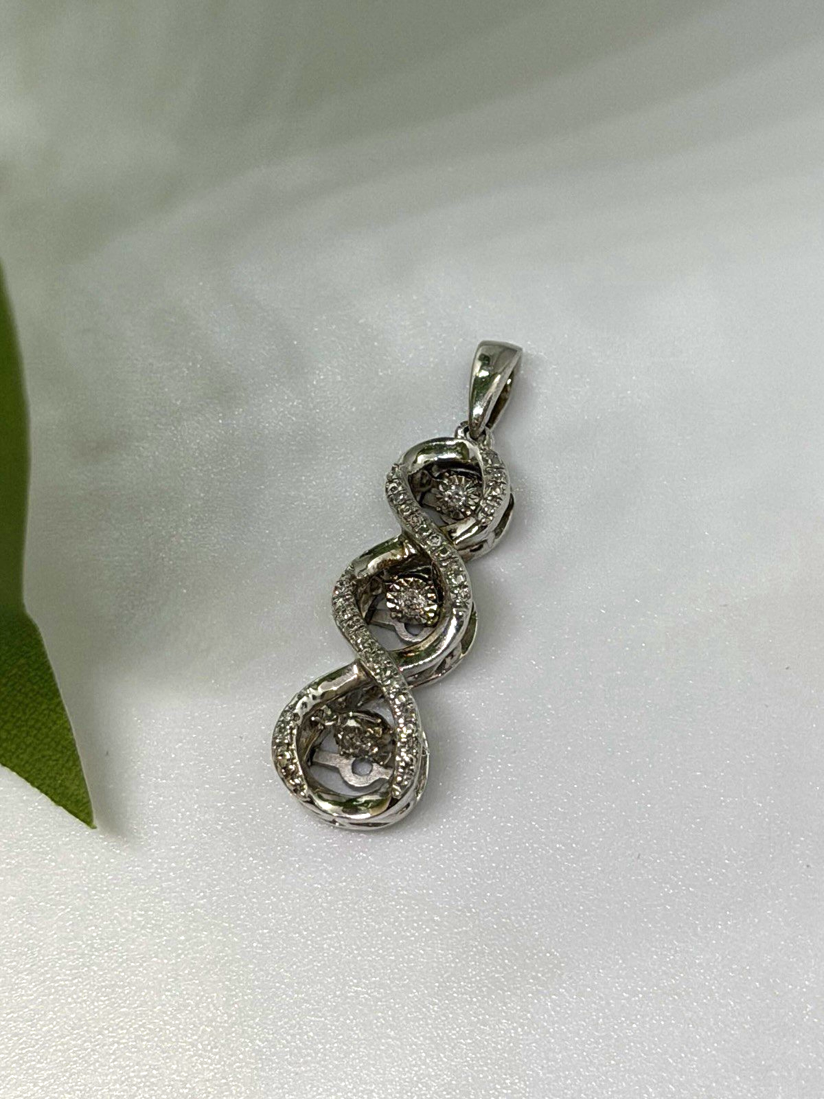 Beautiful Design 925 Sterling Silver Diamonds Pendant