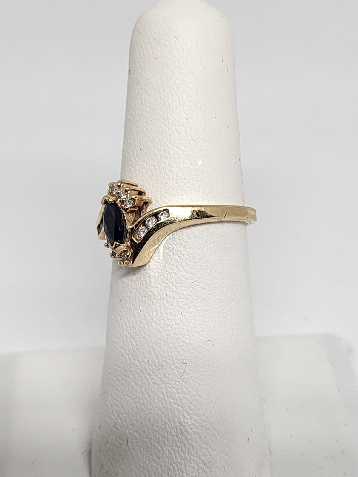 10K Yellow Gold Sapphire & Diamonds Ring Size 5.5
