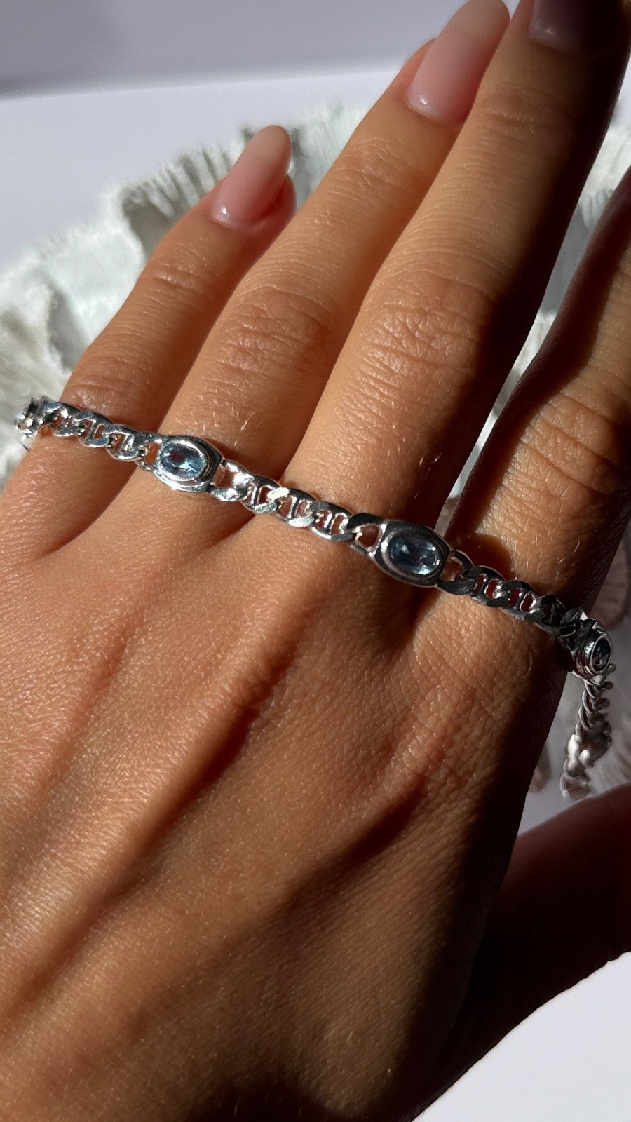 Beautiful 925 Sterling Silver Blue Topaz Bracelet Length 7.5