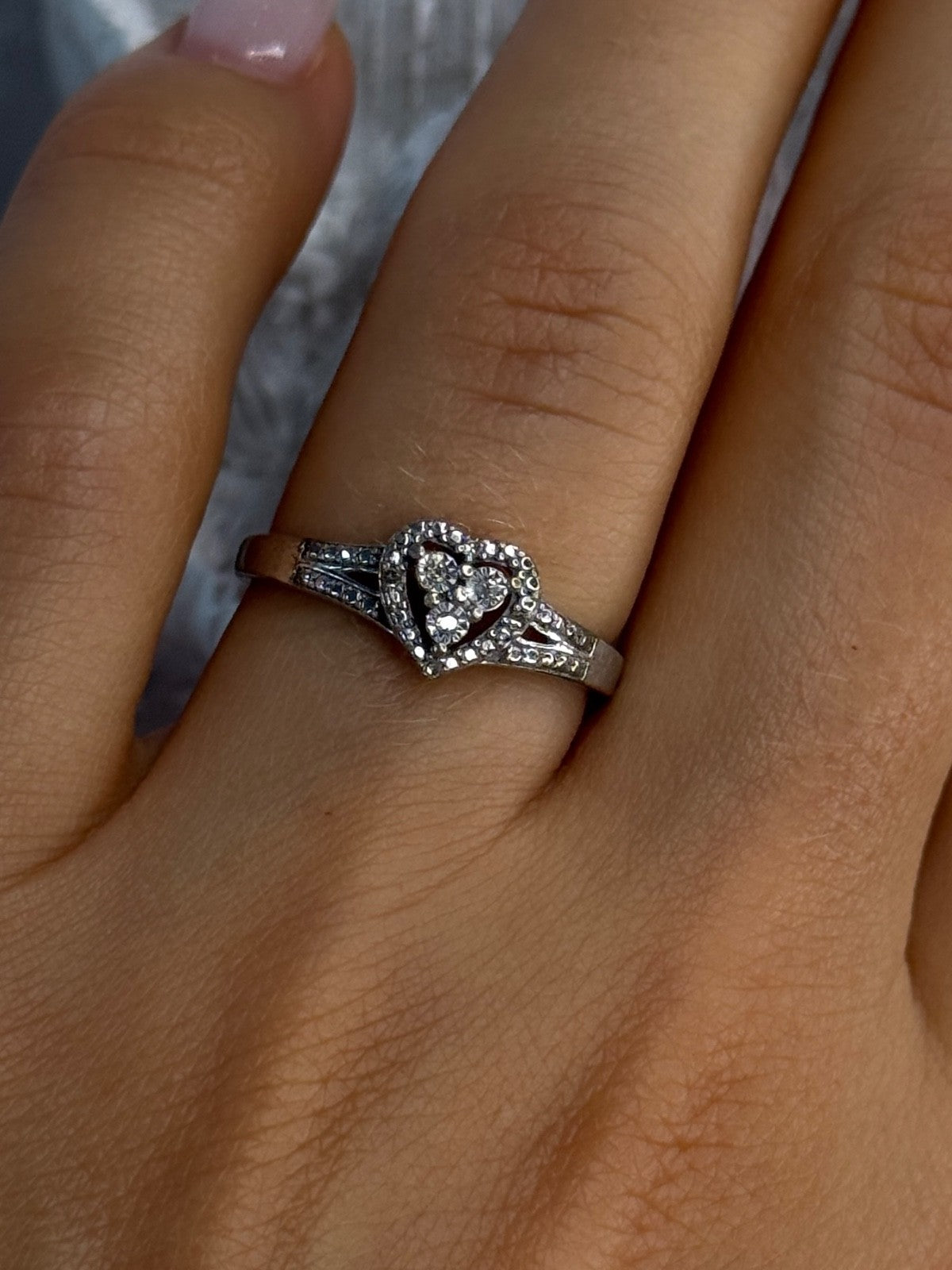 925 Sterling Silver Heart Diamonds Ring Size 7