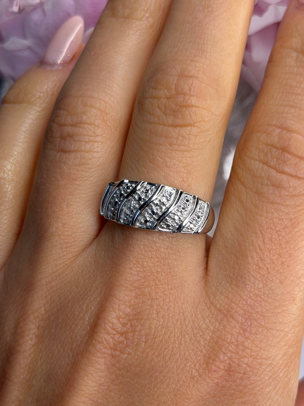 Elegant Design 925 Sterling Silver Ring Size 9