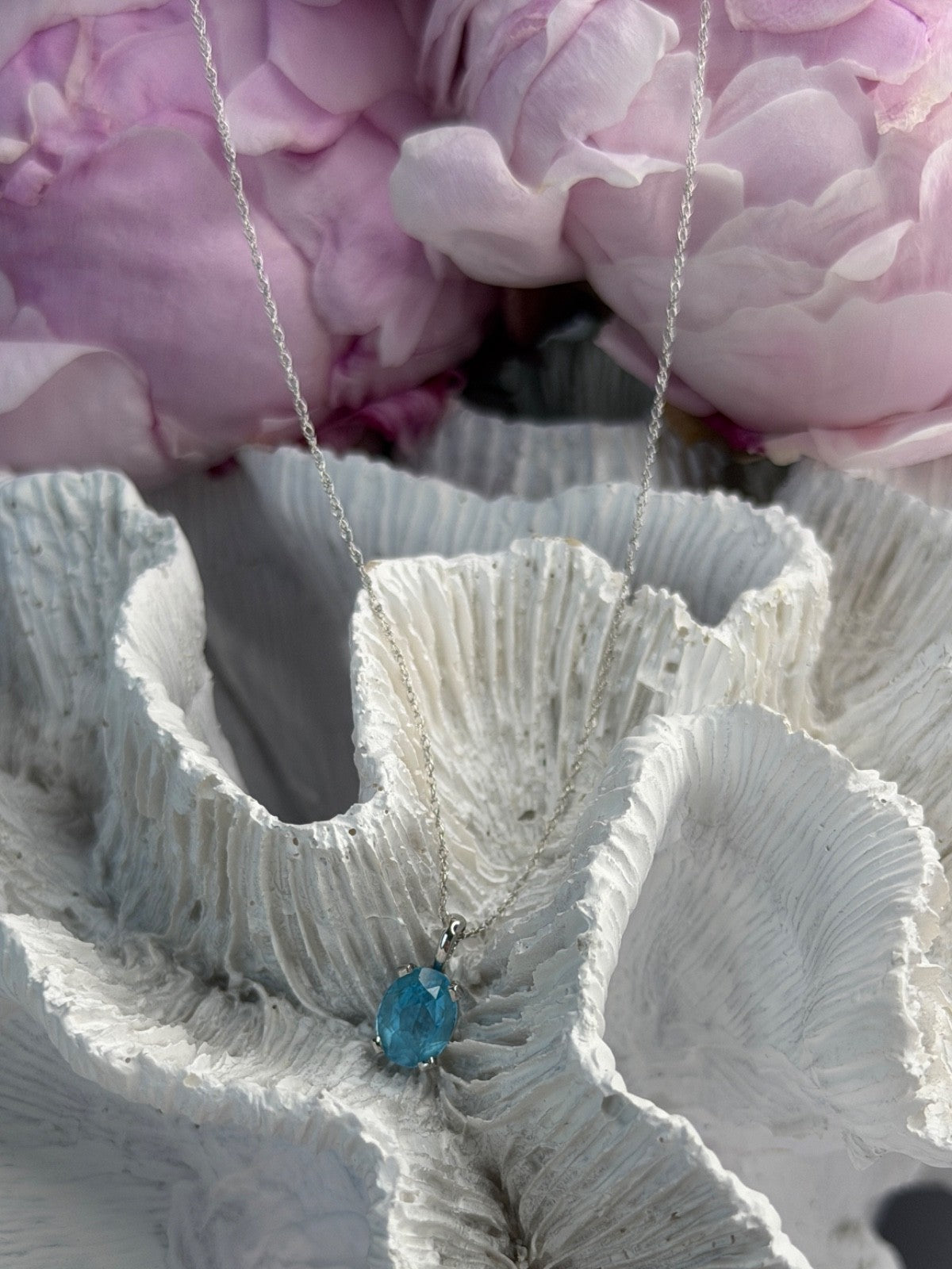 14K White Gold Topaz Pendant & 10K White Gold Chain