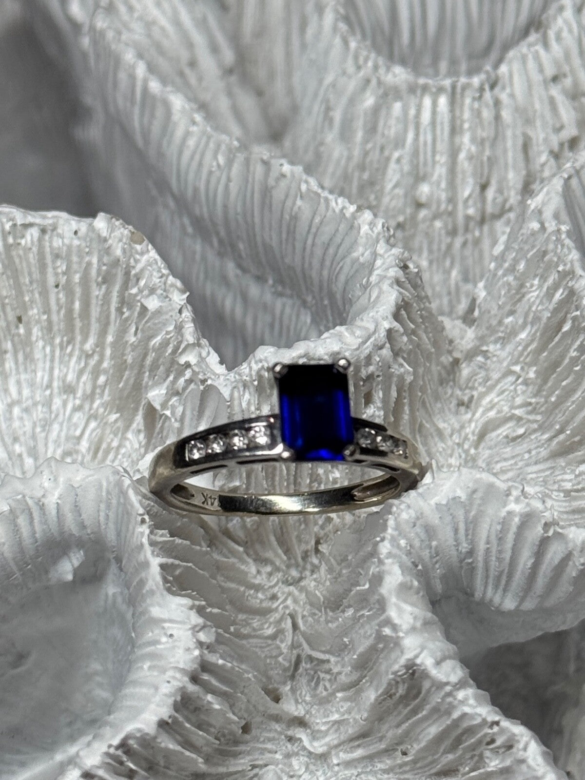 14K White Gold Sapphire & Diamonds Ring Size 5.5