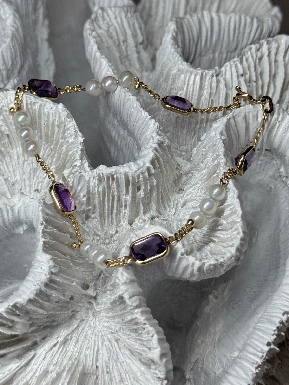 14K Yellow Gold Amethyst & Pearls Bracelet Length 7
