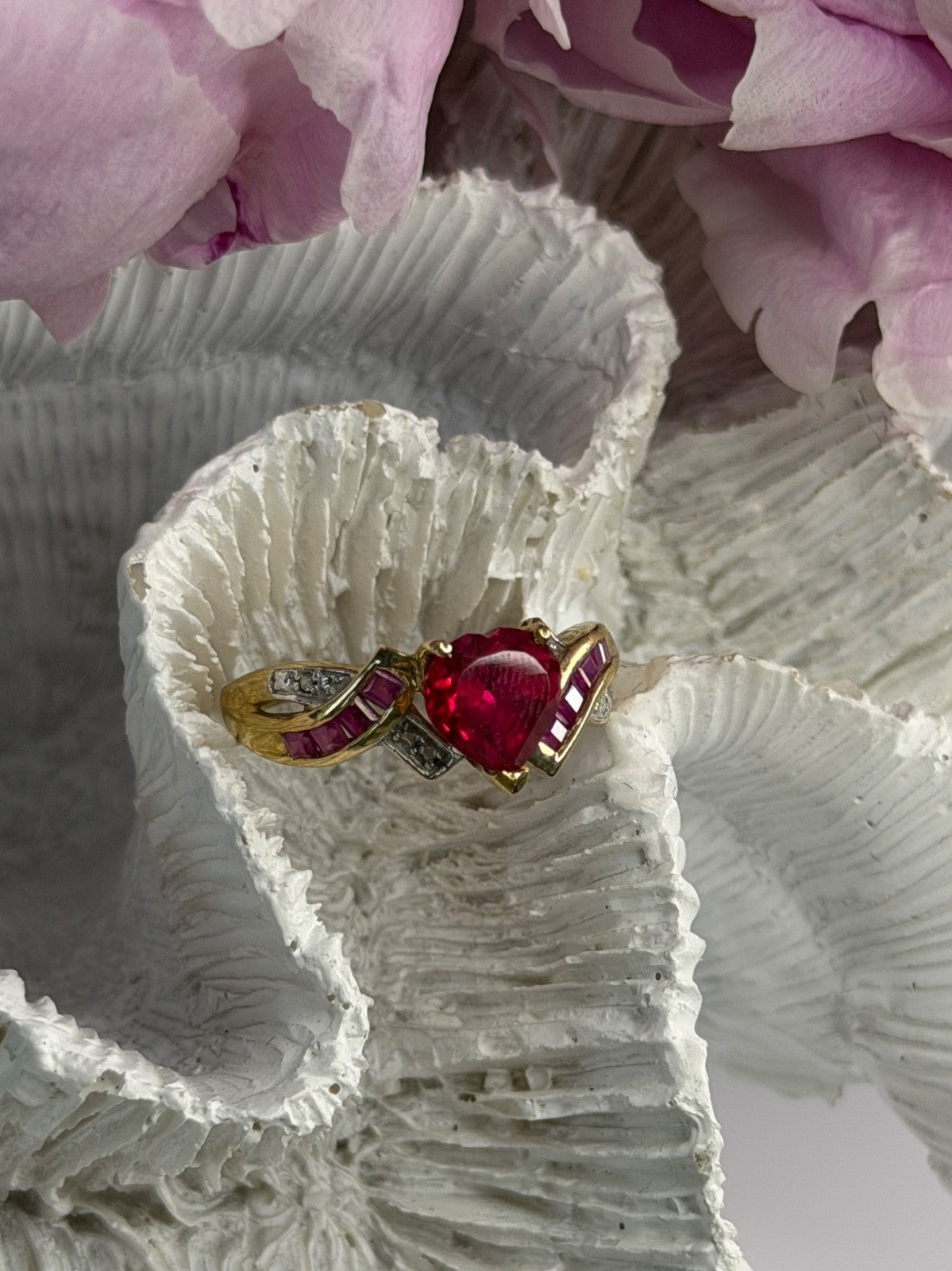 10K Yellow Gold Ruby & Diamond Heart Ring Size 7