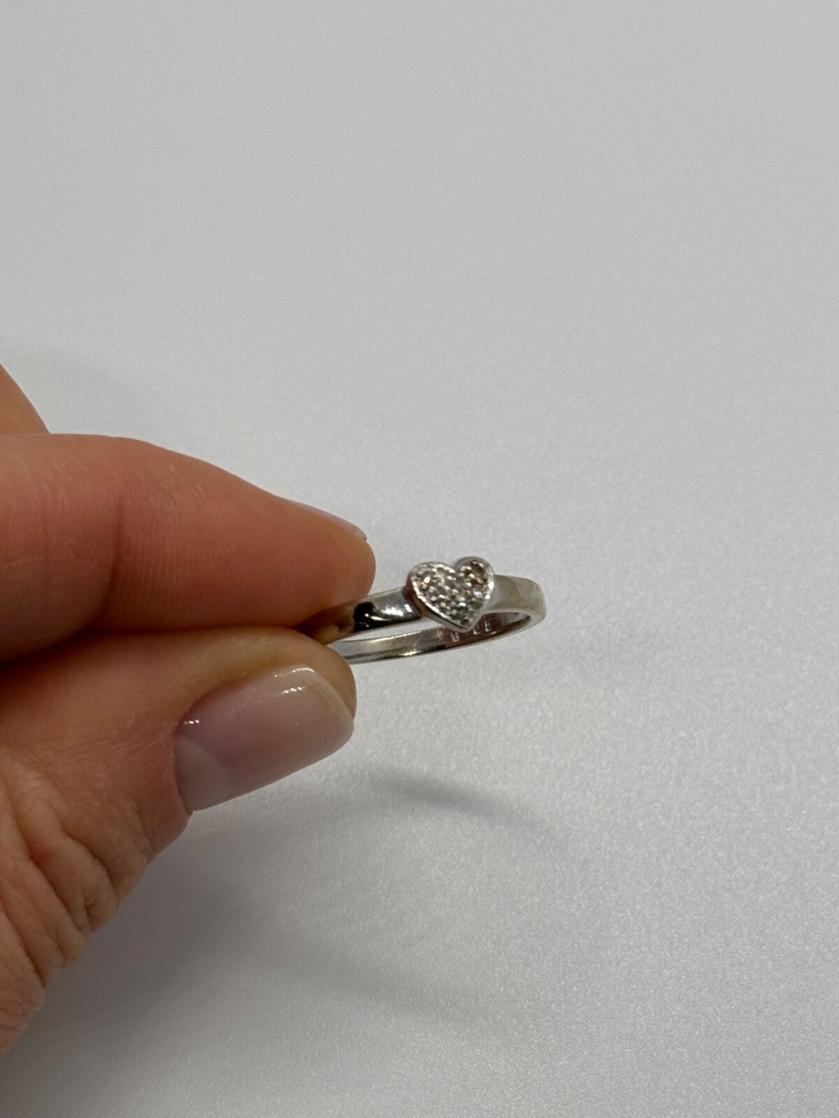 10K White Gold Diamond Heart Ring Size 6