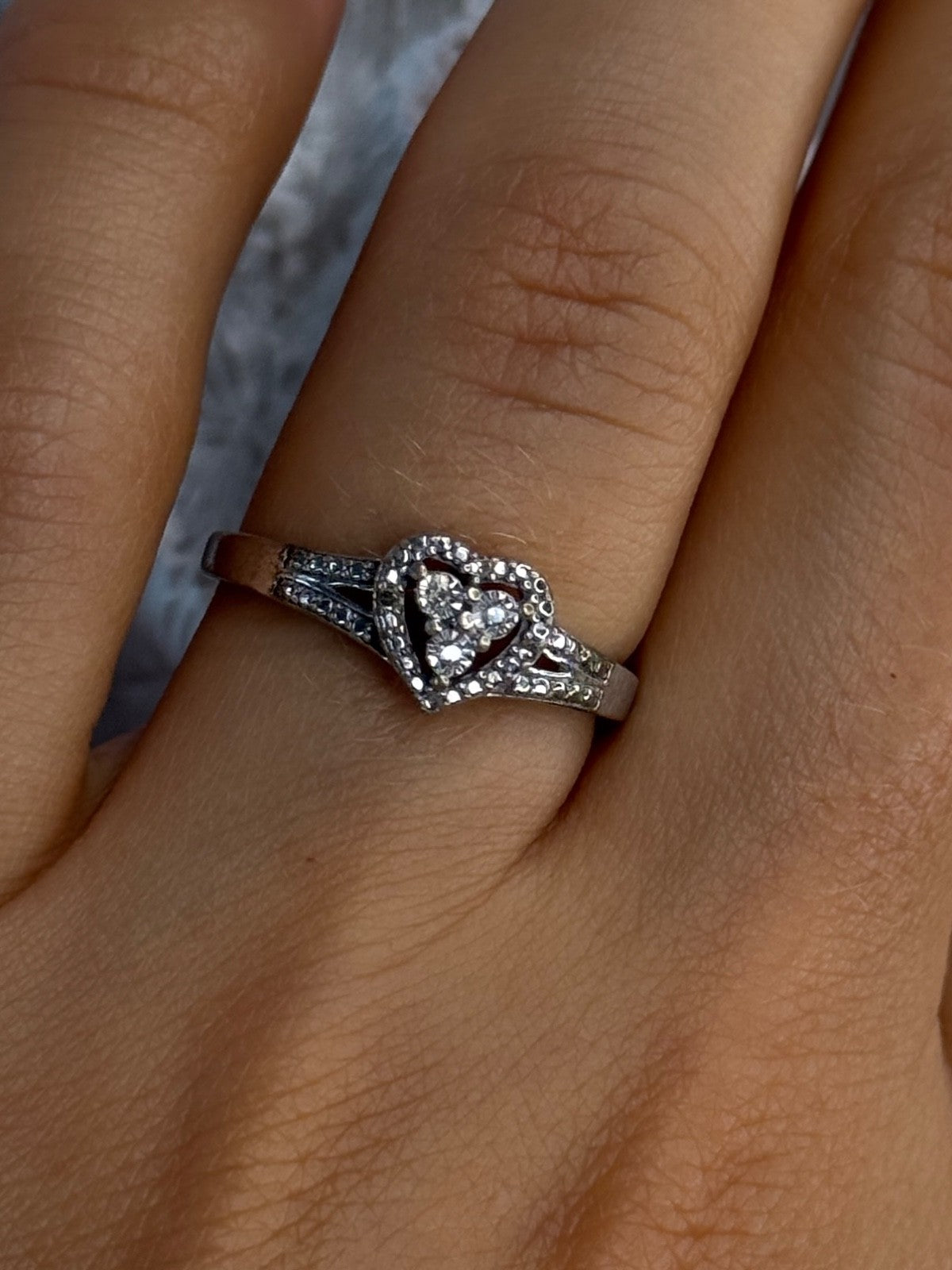 925 Sterling Silver Heart Diamonds Ring Size 7