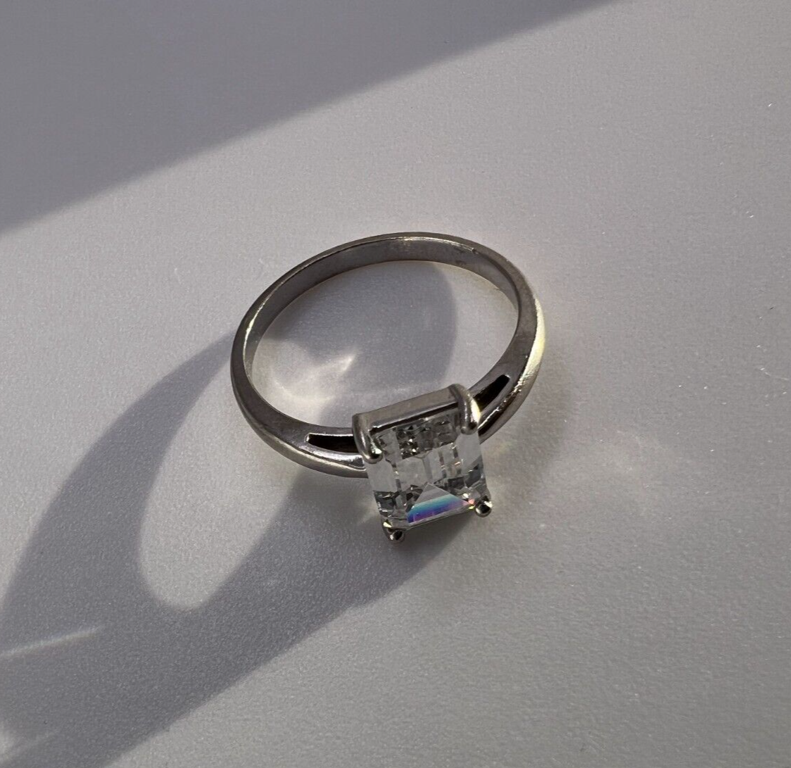 925 Sterling Silver & CZ Ring Size 7