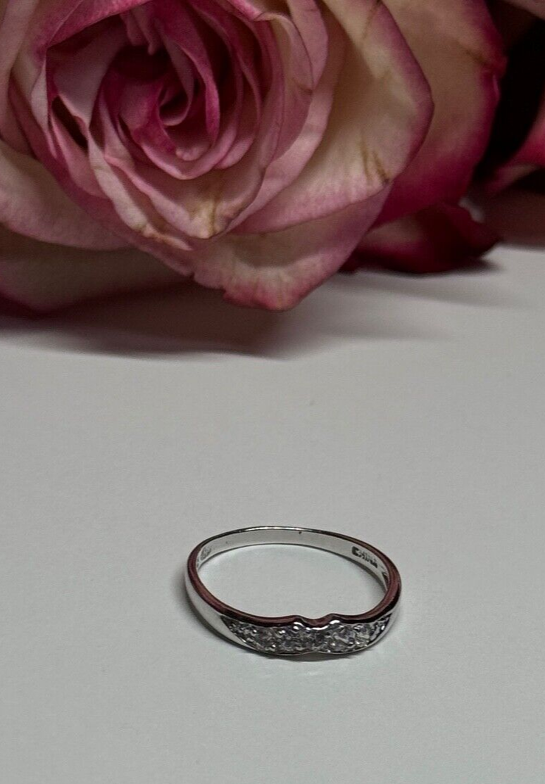 925 Sterling Silver CZ Ring Size 6