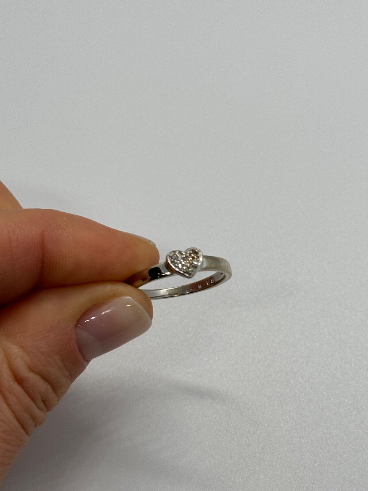 10K White Gold Diamond Heart Ring Size 6