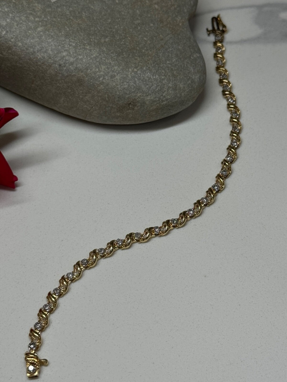 14K Yellow Gold Elegant Bracelet Diamonds Length 7 Inch