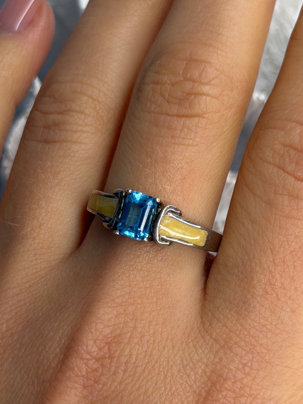 Avon 925 Sterling Silver Topaz & Enamel Ring Size 10