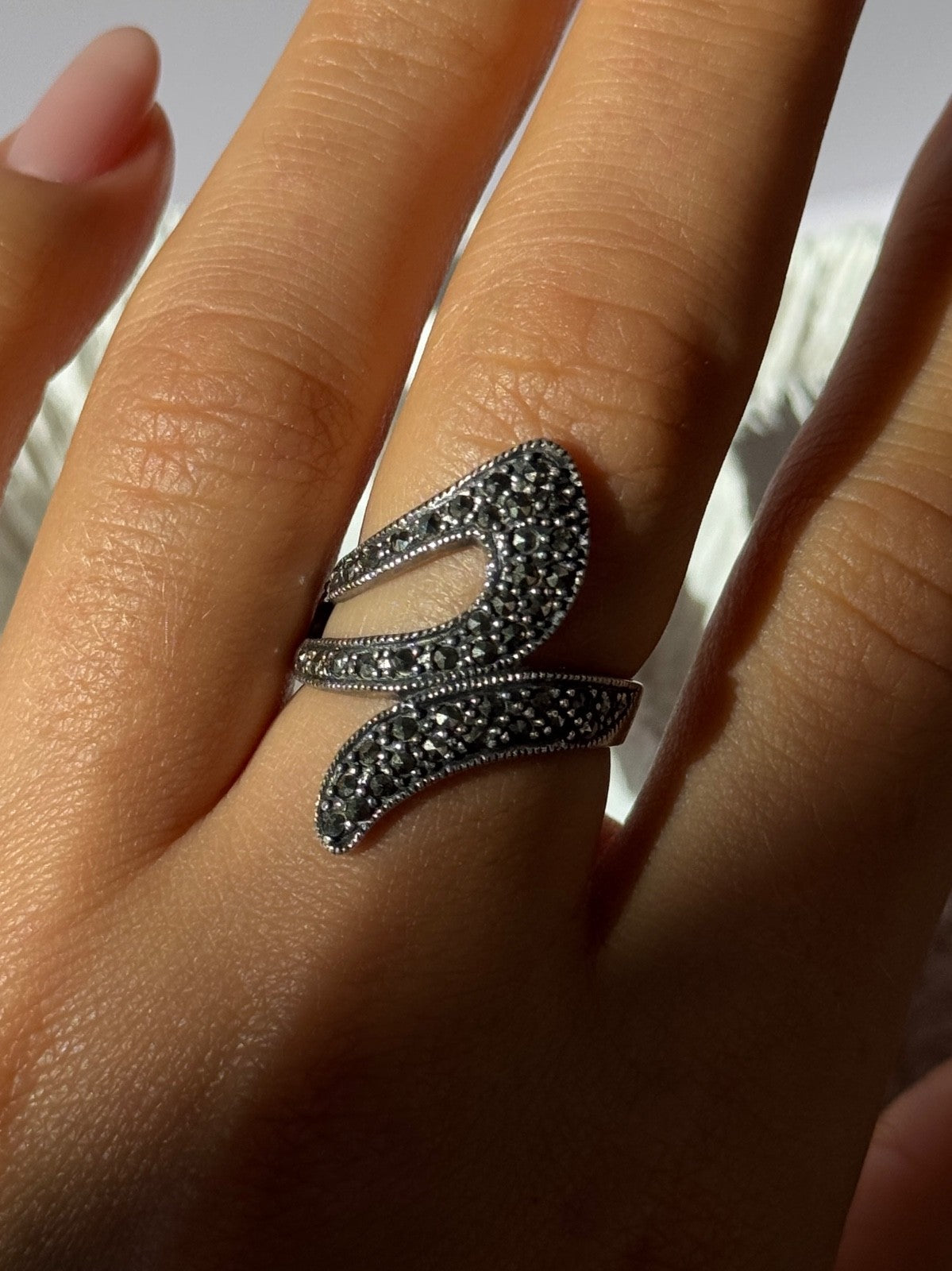 Beautiful Design 925 Sterling Silver Marcasite Ring Size 7.5