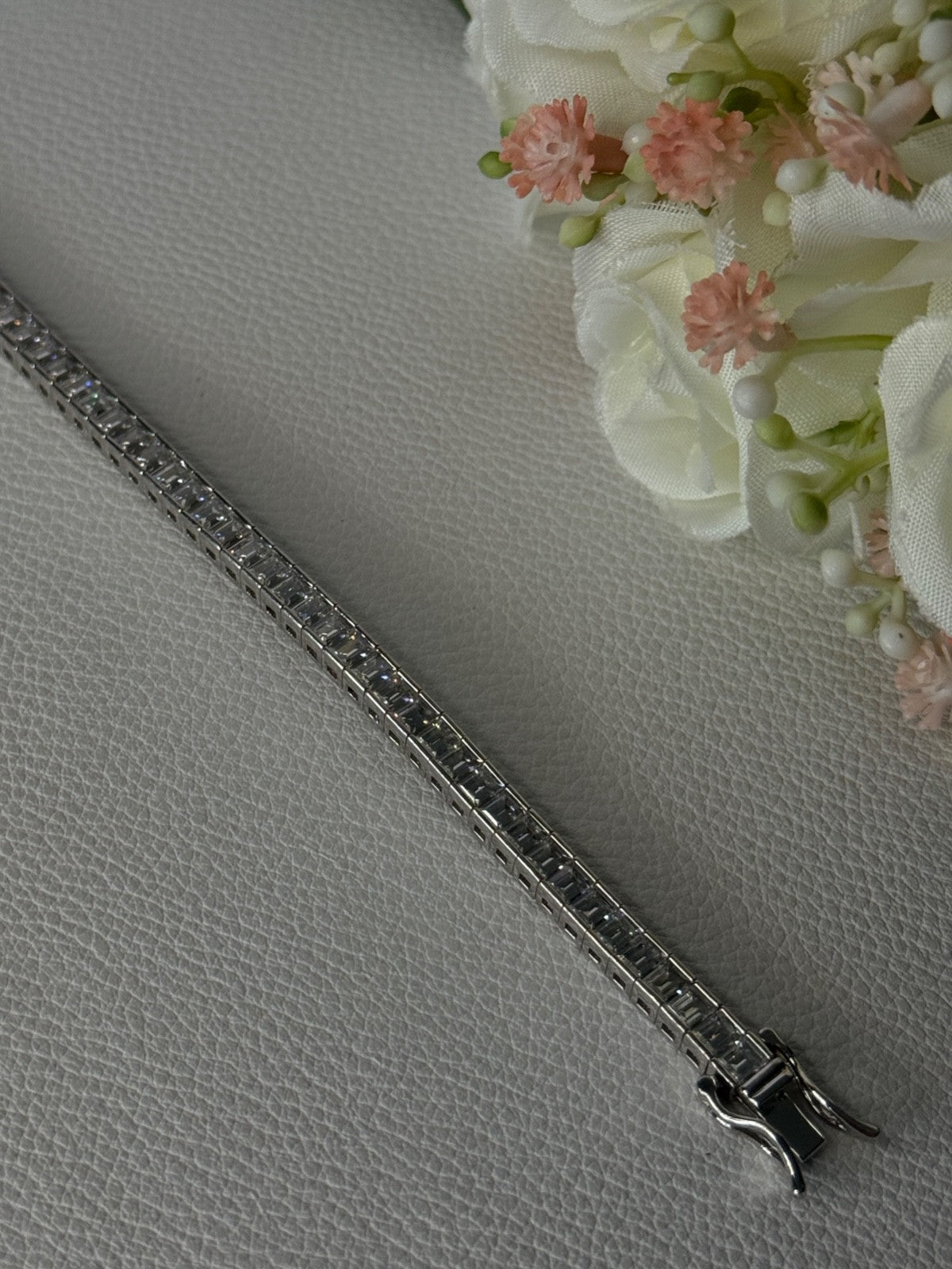 Elegant 925 Sterling Silver CZ Bracelet Length 8 Inch