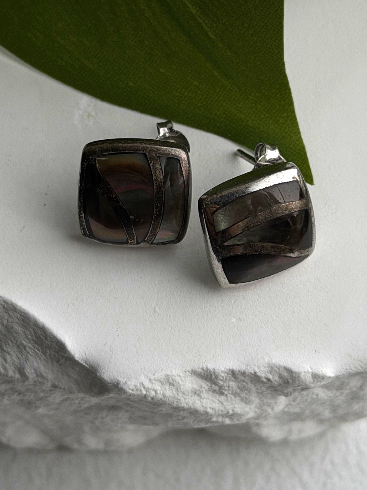 Vintage Modernist Retro 925 Sterling Silver Dark Mother of Pearl Earrings