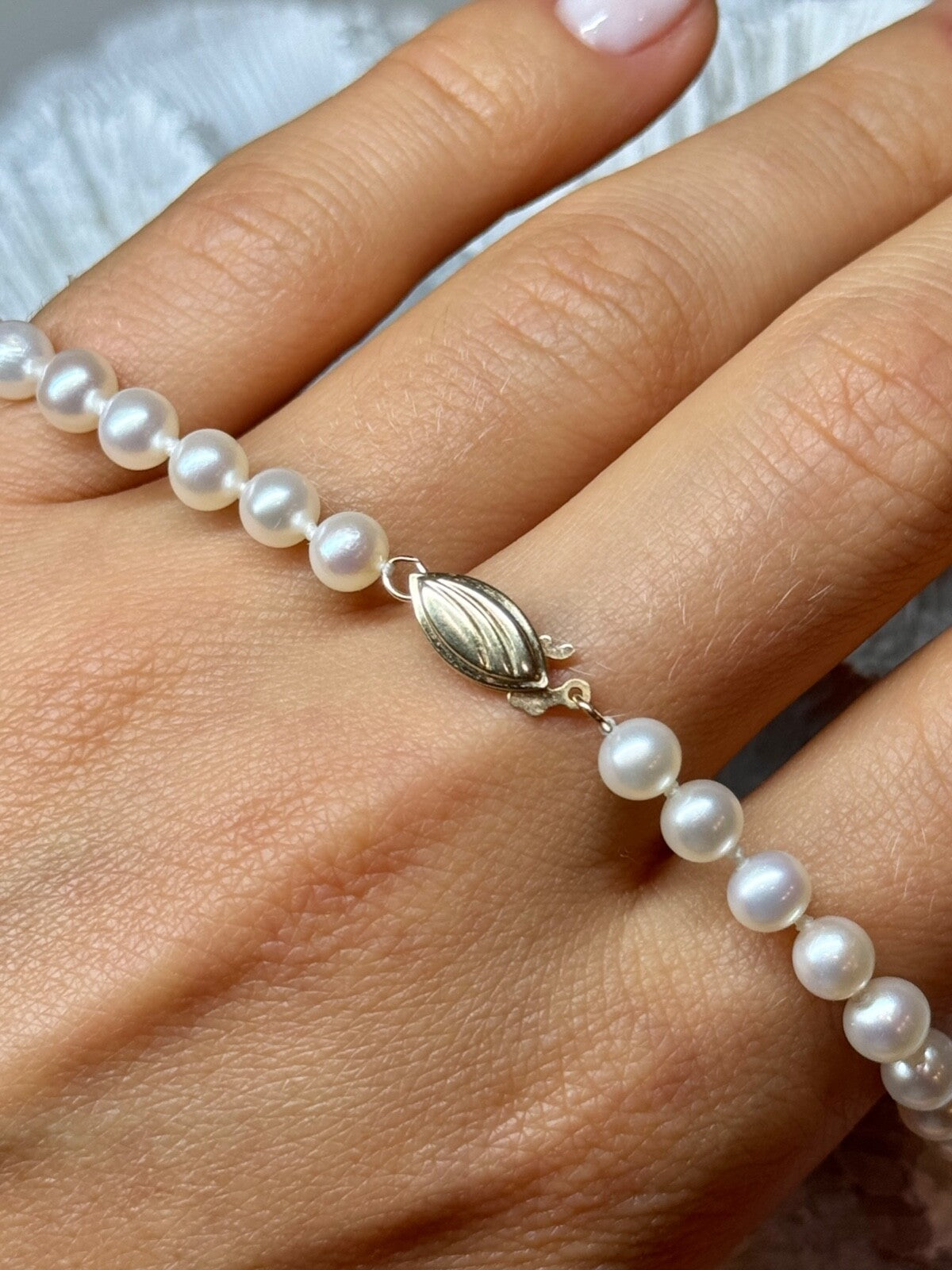 14K Yellow Gold Claps Fresh Water Pearl Necklace 18 Inch