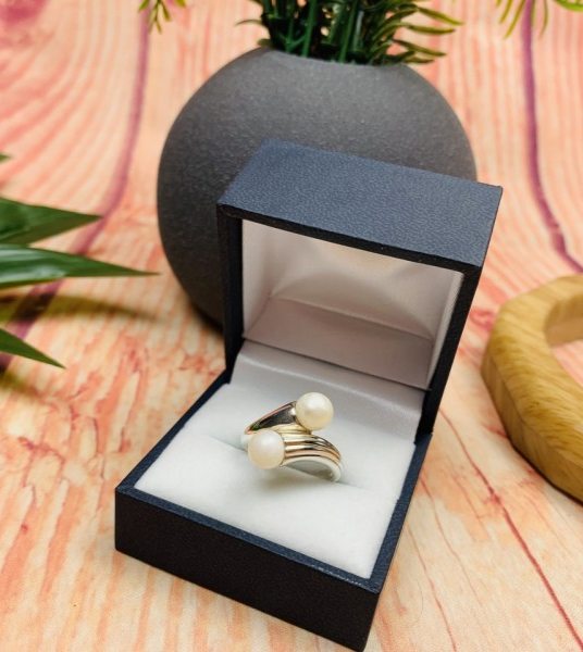 925 Sterling Silver Pearls Ring Size 7