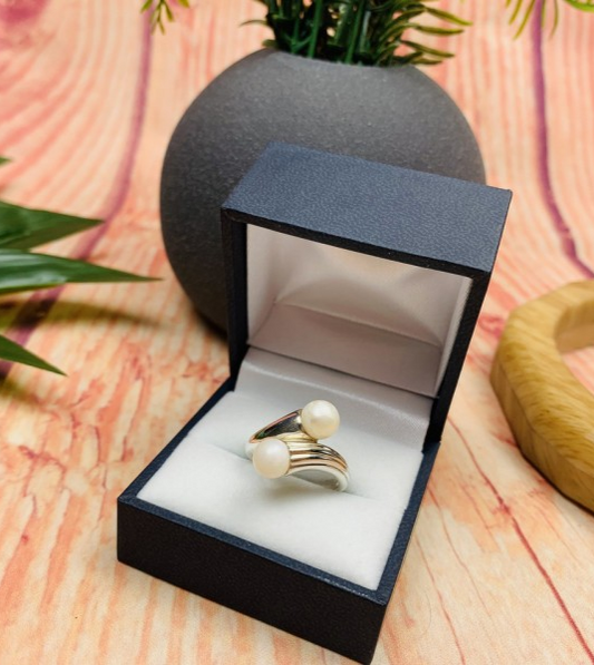 925 Sterling Silver Pearls Ring Size 7