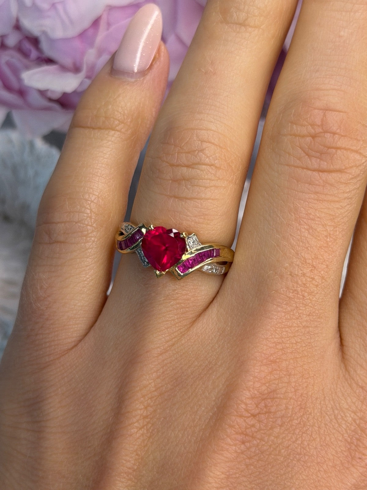 10K Yellow Gold Ruby & Diamond Heart Ring Size 7