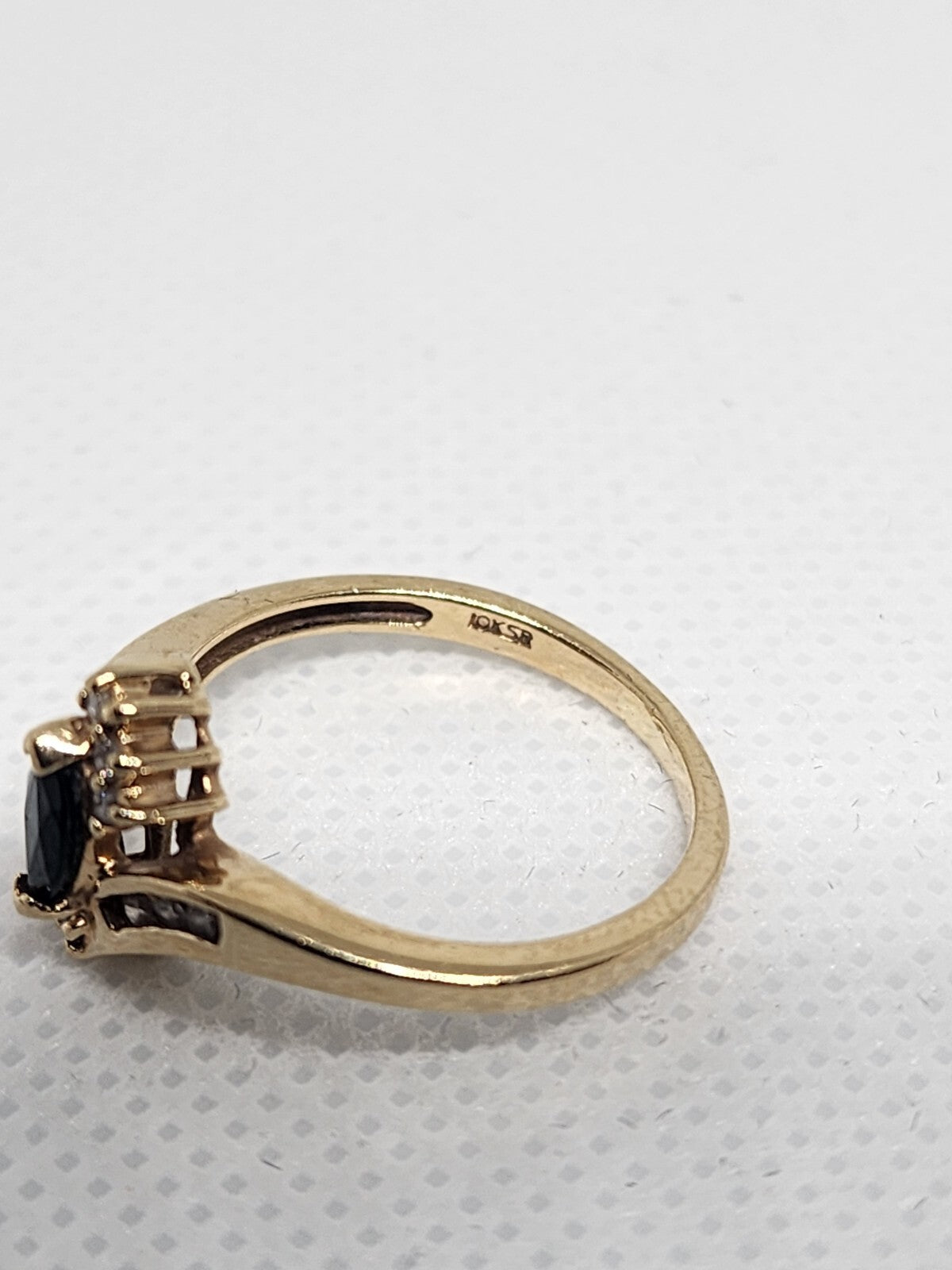 10K Yellow Gold Sapphire & Diamonds Ring Size 5.5