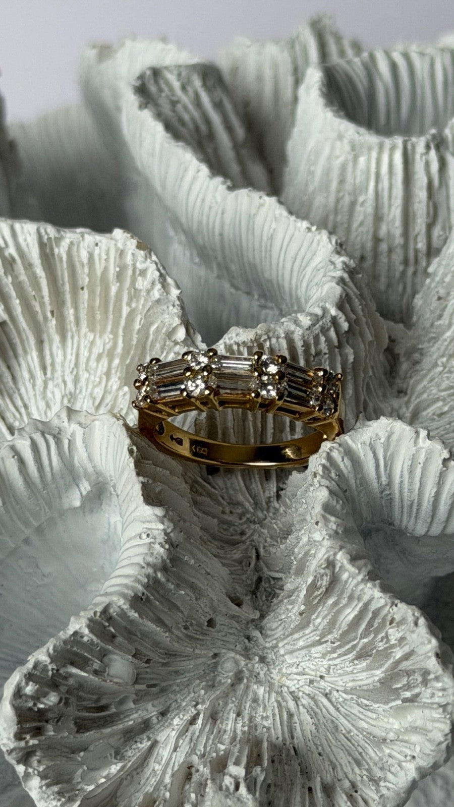 18K Yellow Gold Baguette 0.70 ct Round 0.38 ct Diamond Ring Size 5.5