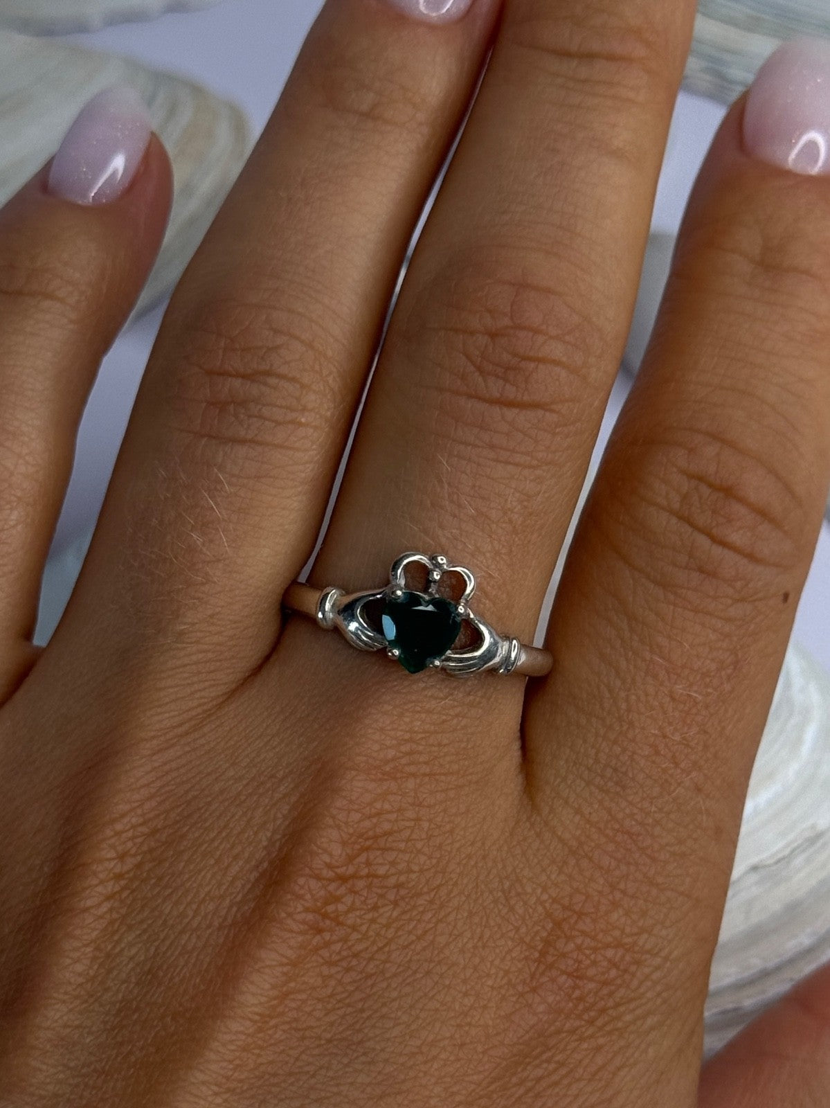 Beautiful Design 925 Sterling Silver Emerald Heart Ring Size 11