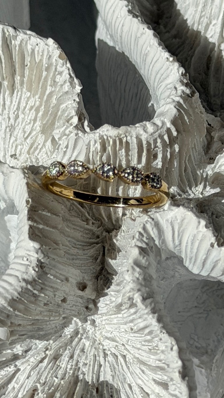 Classy 10K Yellow Gold Diamond 0.10 ct Ring Size 7