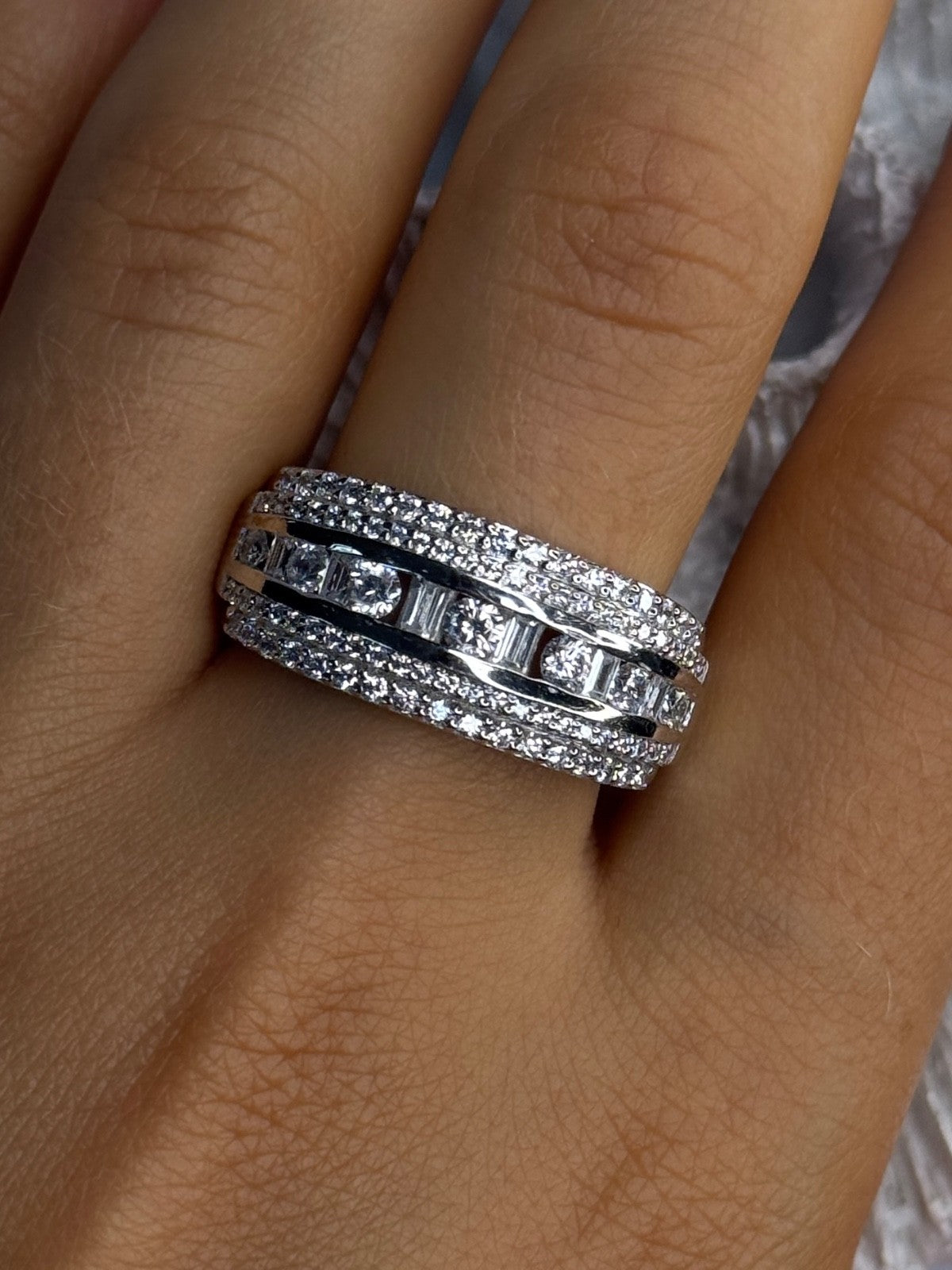 Beautiful Design 925 Sterling Silver Cz Ring Size 11