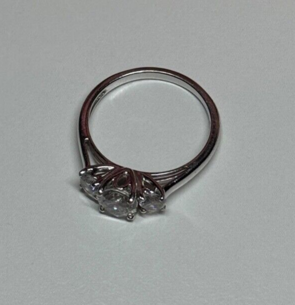 925 Sterling Silver CZ Ring Size 7.5