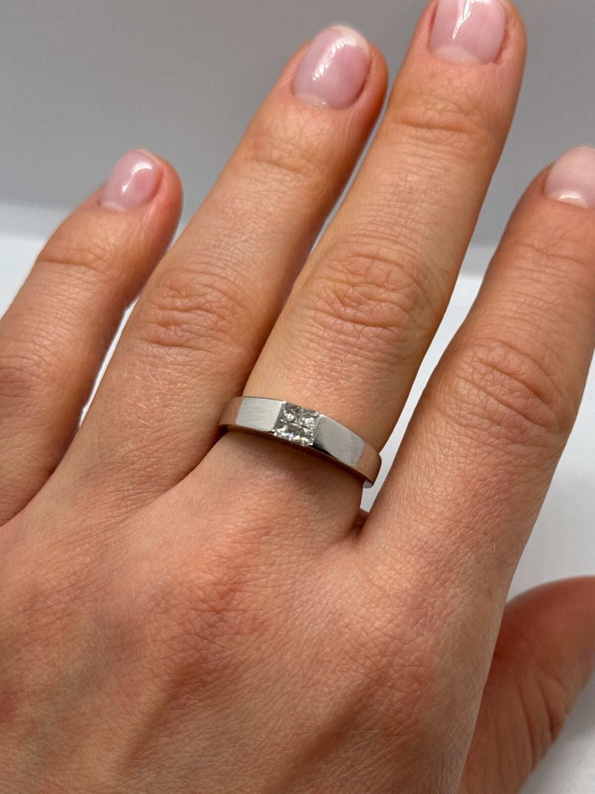 14K White Gold Diamonds Ring Size 7