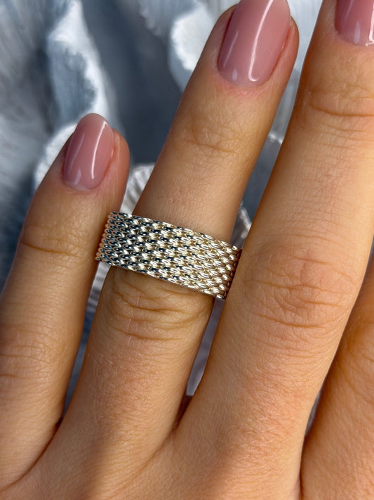 Elegant Unique Design 925 Sterling Silver Ring Size 6