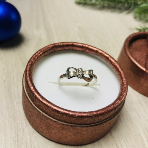 925 Sterling Silver CZ "Bow" Ring Size 7.5