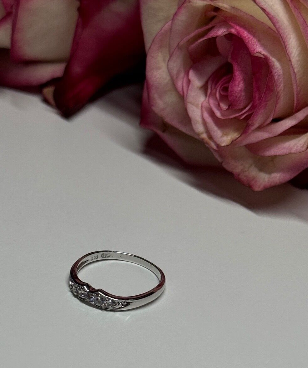 925 Sterling Silver CZ Ring Size 6