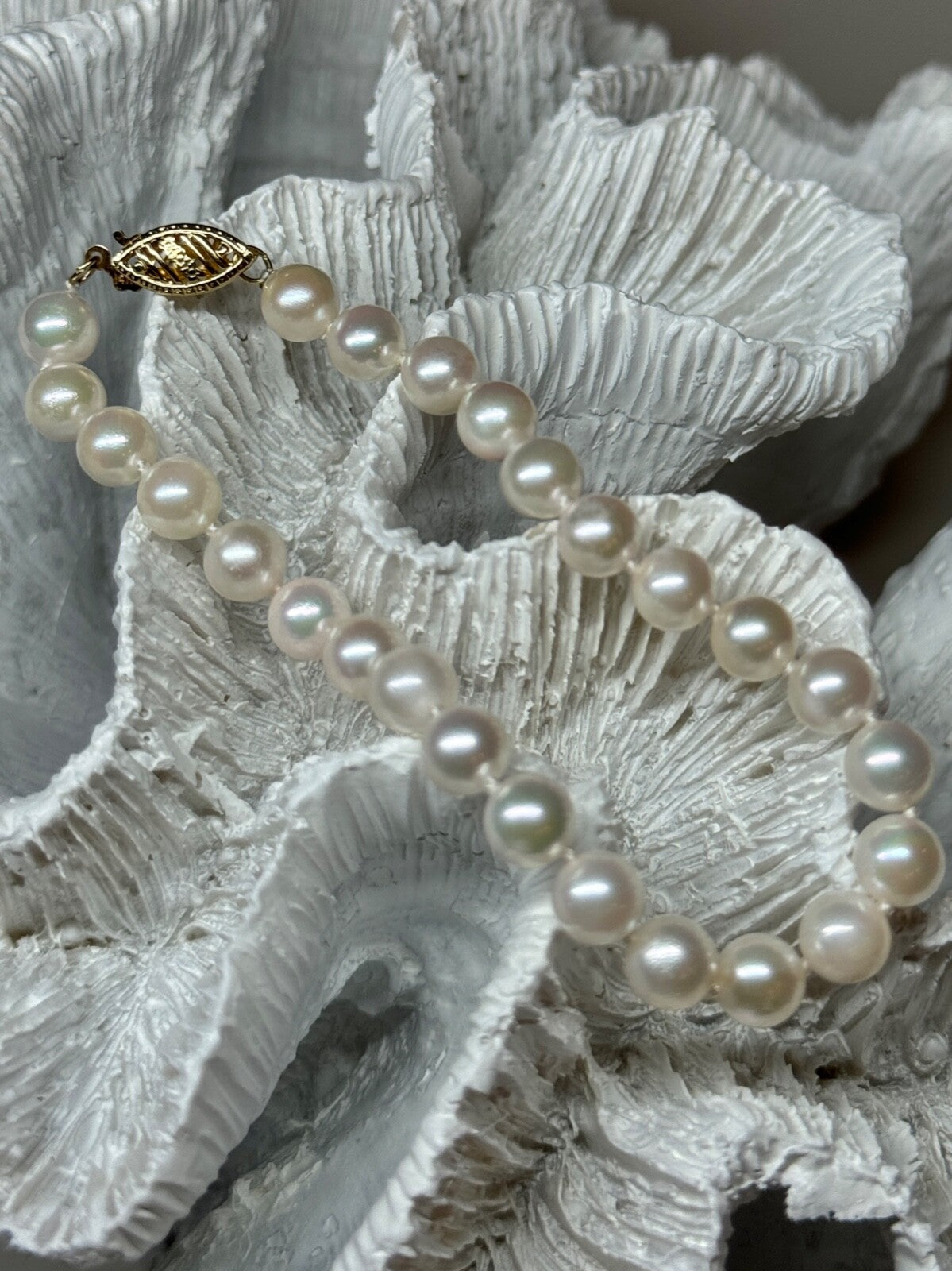 14K Yellow Gold Clasp Fresh Water Pearl Bracelet 7 Inch