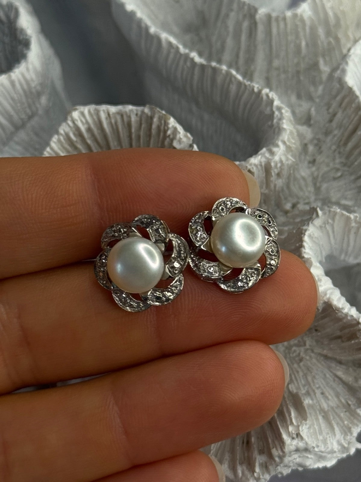 Beautiful 925 Sterling Silver Pearl Earrings Length 0.60 Inch