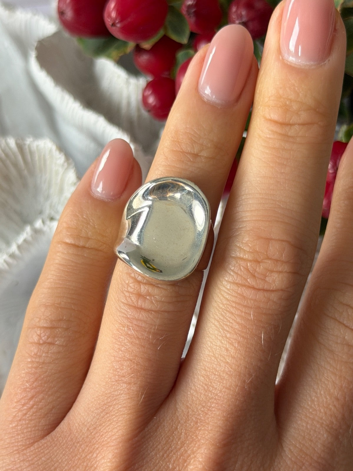 Elegant Design 925 Sterling Silver Ring Size 6