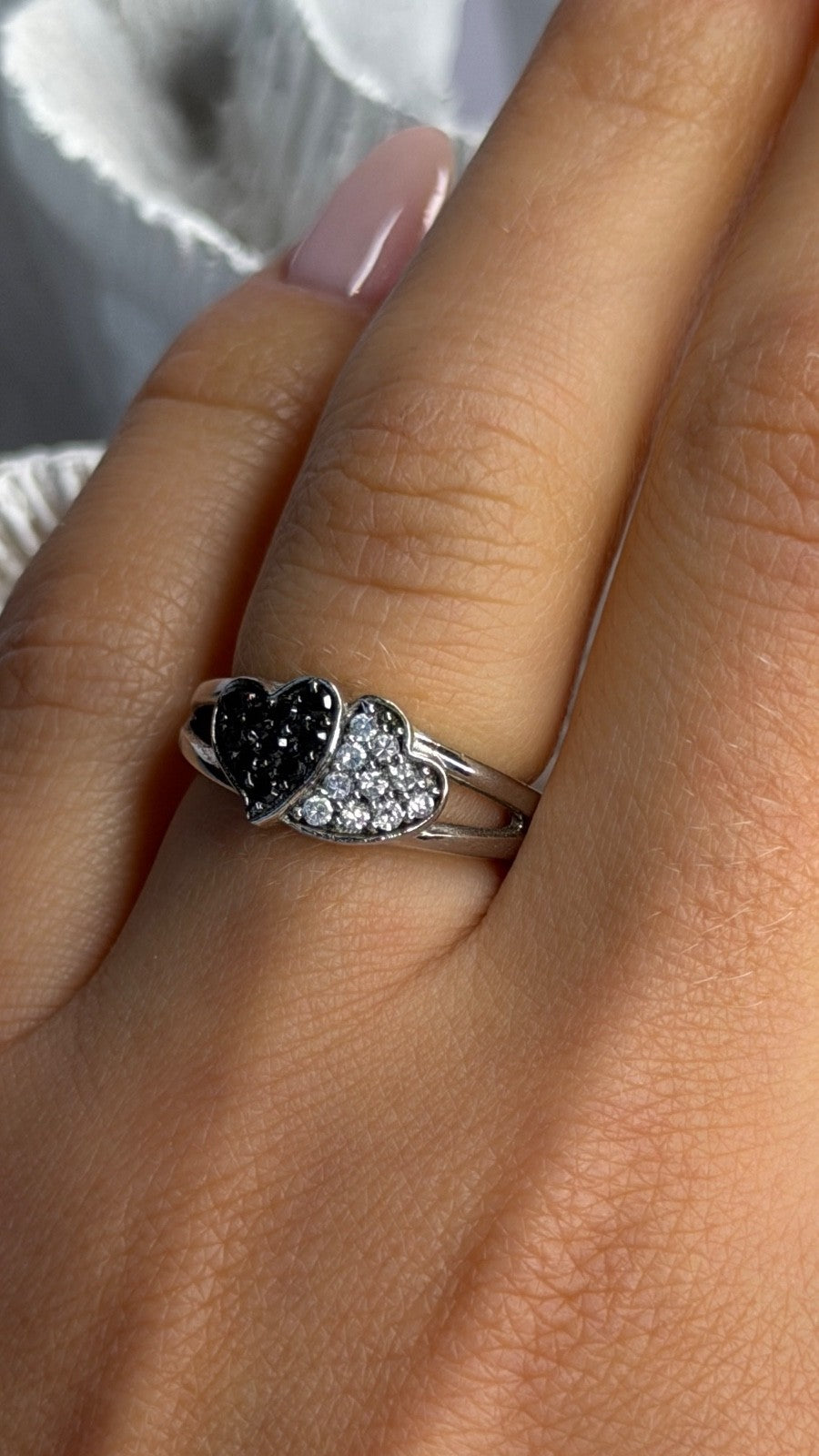 925 Sterling Silver Black & White Spinel Hearts Ring Size 6