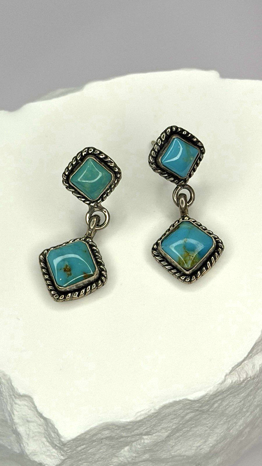 Vintage 925 Sterling Silver Blue Quoc Turquoise Dangle Earrings