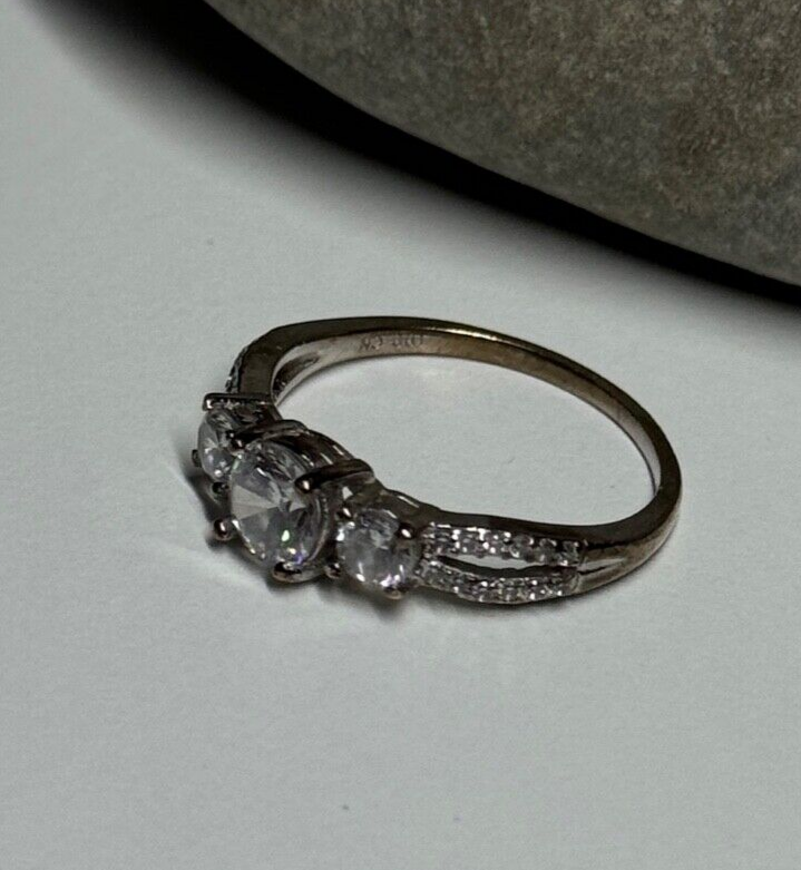 925 Sterling Silver CZ Ring Size 6.5