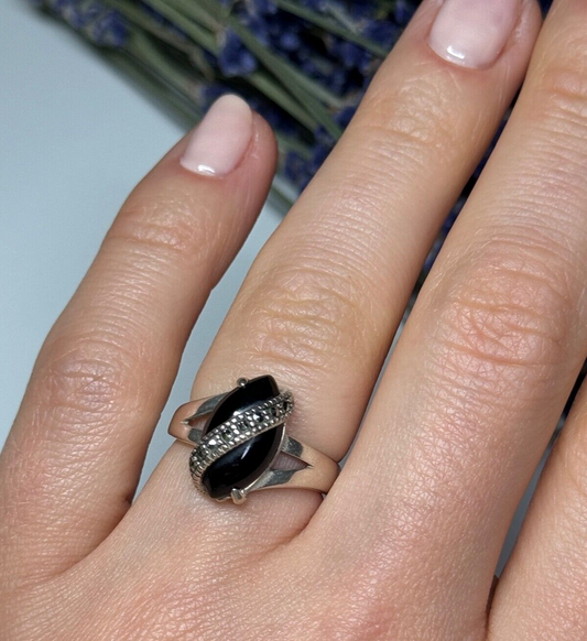925 Sterling Silver Onyx & Marcasite Ring Size 5