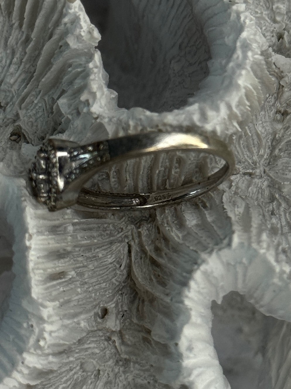 925 Sterling Silver Heart Diamonds Ring Size 7