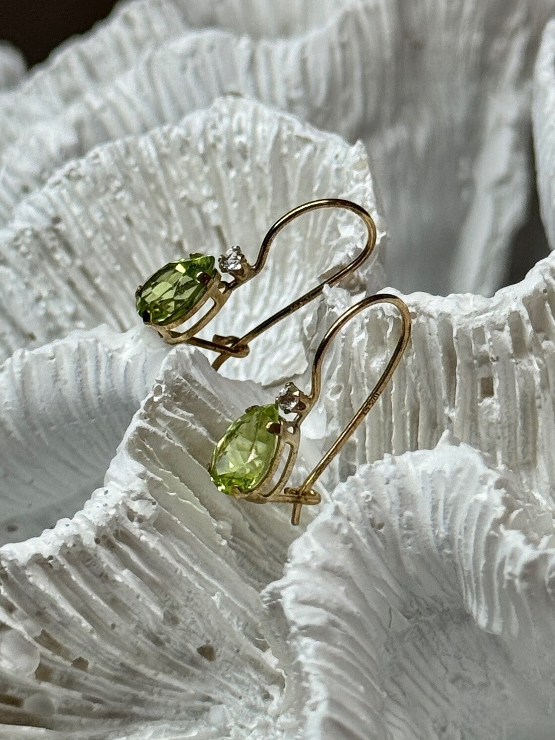 10K YELLOW GOLD PERIDOT & DIAMOND EARRINGS LENGHT 0.7 Inch