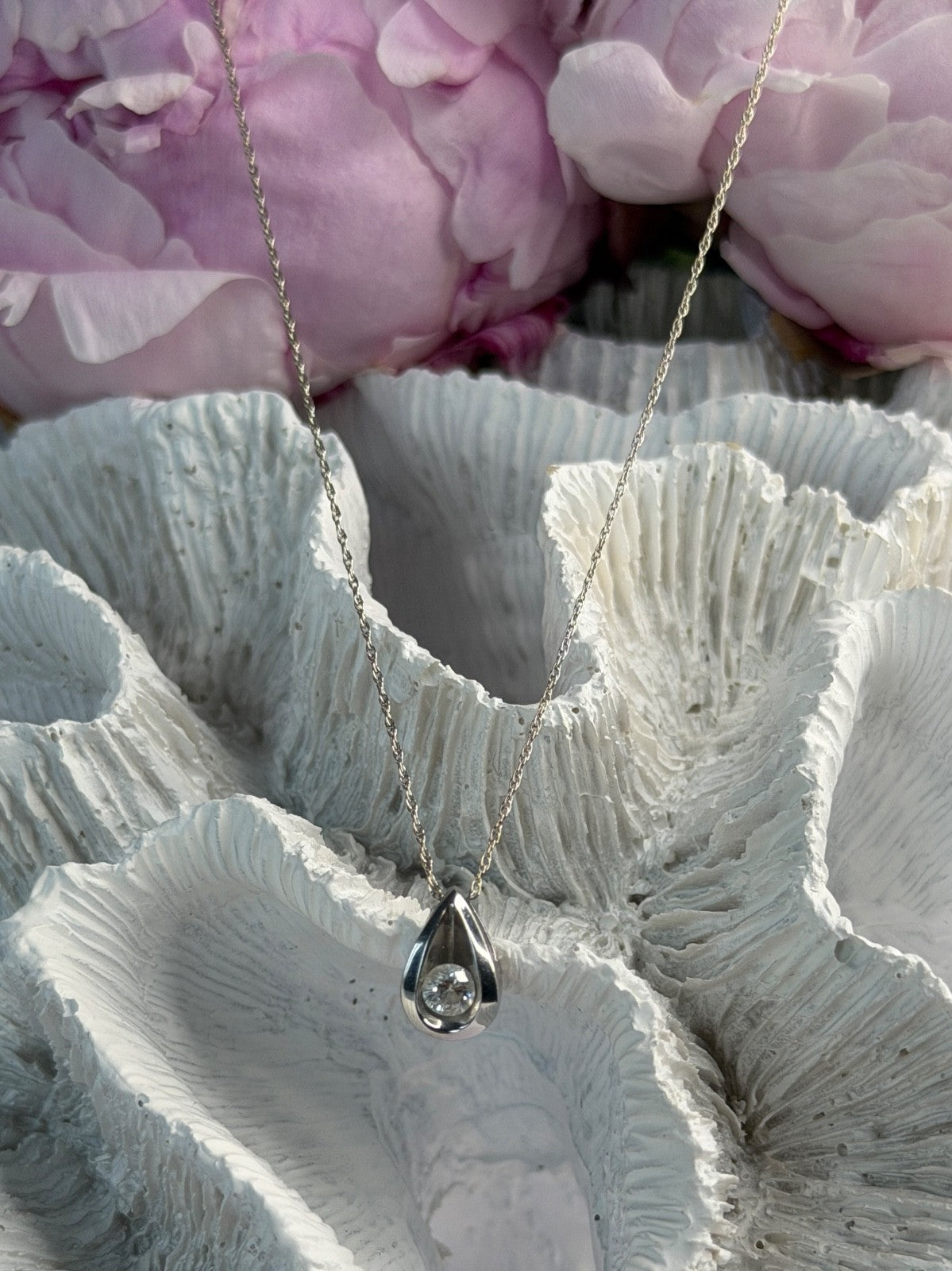 Elegant 14K White Gold Diamond 0.25 ct Necklace