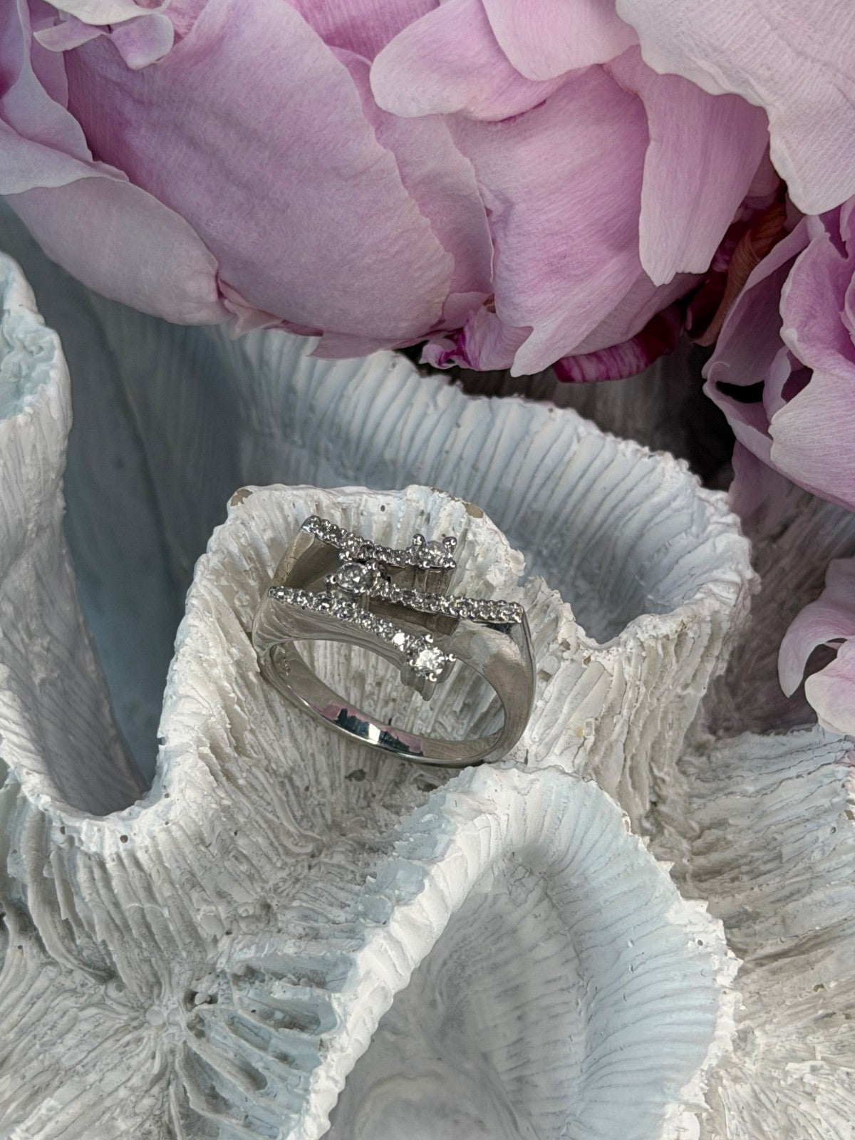 Classy 10K White Gold Diamond tcw 0.18 ct Ring Size 7