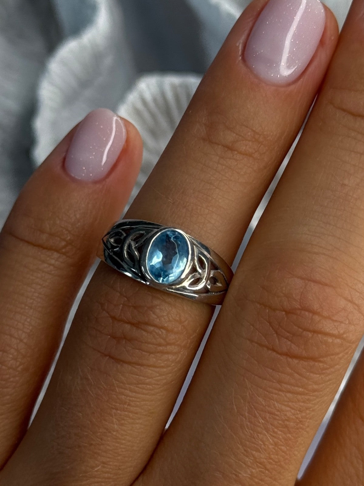 925 Sterling Silver Blue Topaz Ring Size 6