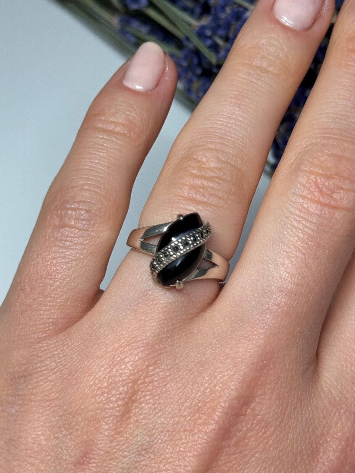 925 Sterling Silver Onyx & Marcasite Ring Size 5